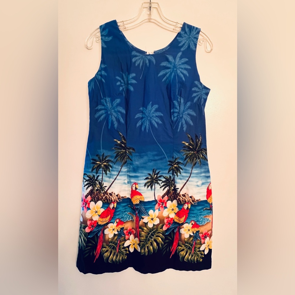 Vintage Pacific Hawaiian dress with a parrot and tropical beach print size M